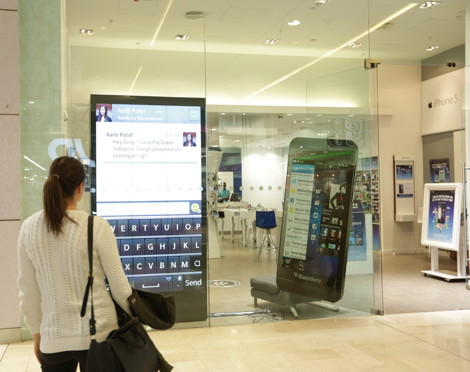 w0311ps - PSCo Rental Creates 10-foot High BlackBerry Smartphone for In-store Promotion